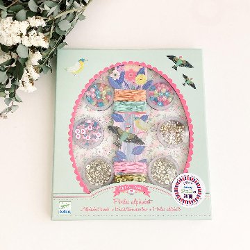 お誕生日プレゼント・クリスマスプレゼントにおすすめ！フランスおもちゃブランド「DJECOジェコ」のアルファベットビーズセットの画像