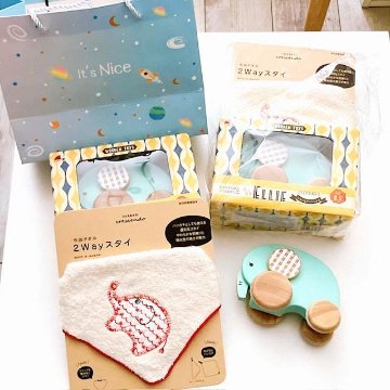 やさしいぞうさん出産祝いギフトセット｜今治タオル2WAYビブ＋木製おもちゃ「ぞうさんエリー」｜男の子赤ちゃん・女の子ベビーOK｜大人気ベビー用品がセットに！の画像
