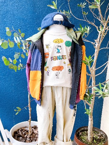 スヌーピーTシャツ入り♪ キッズ3点コーデセット カラフルウィンドブレーカー×ベージュパンツ｜100cm・110cmお誕生日プレゼントに！！の画像