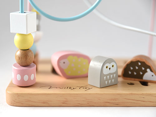 こどもの日のプレゼント・1歳のお誕生日プレゼントにおすすめ！やさしいパステルカラーと、かわいいどうぶつたちが目を引く木製ルーピングトイ「アニマルマーチ」の画像