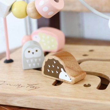 こどもの日のプレゼント・1歳のお誕生日プレゼントにおすすめ！やさしいパステルカラーと、かわいいどうぶつたちが目を引く木製ルーピングトイ「アニマルマーチ」の画像