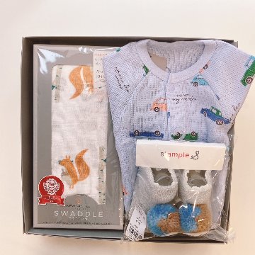 ボックスラッピング無料！ご出産祝いにおすすめ！前開きベビー服サイズ60＋赤ちゃん用靴下＋コットン100％ガーゼ素材スワドル3点セットの画像