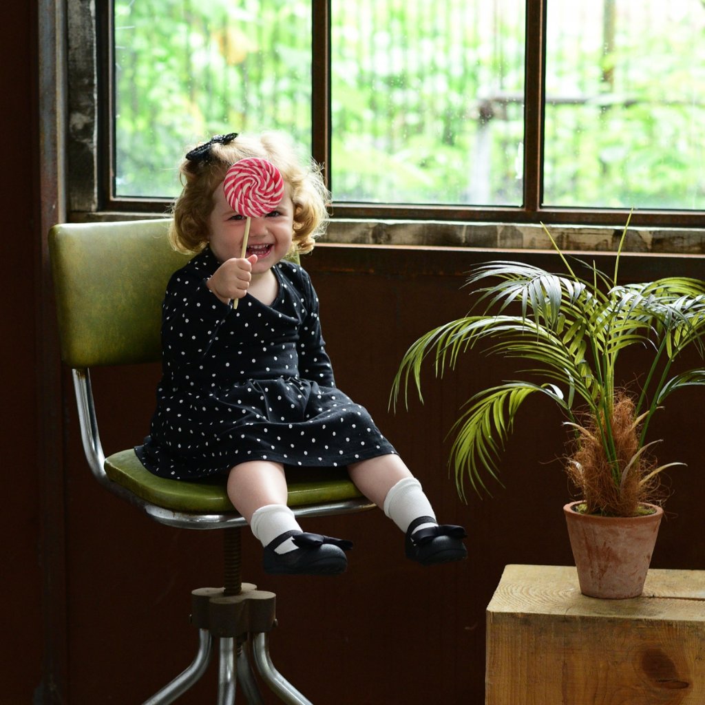 シックなデザインをお探しの方必見！ご出産祝いにたっちし始めた赤ちゃん、歩きはじめのベビーにベビーシューズ「アティパス」メリージェーンブラック12.5cmの画像