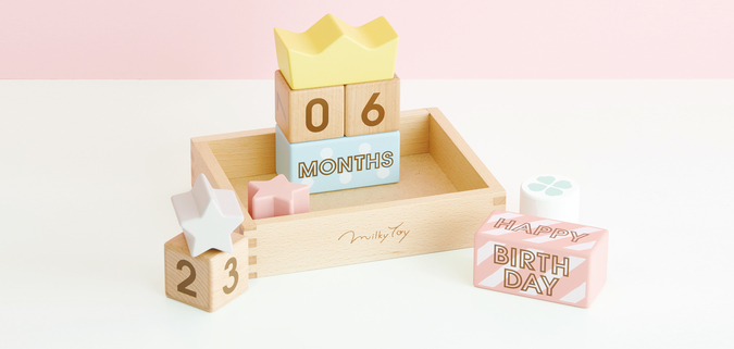 ラッピング無料！ご出産祝い、お誕生日プレゼントパステルカラーがかわいい木製玩具シリーズ「ミルキートイ」メモリービスケット成長をかわいく記録♪積み木として遊んでも♪の画像