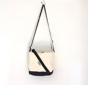 sanpo shoulder bag / KINARI*NAVYの画像