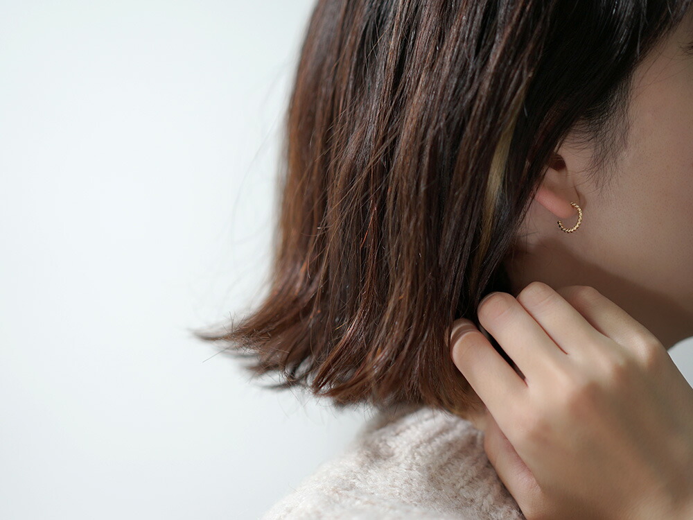 K18 ツイスト ピアス rpaub11023の画像