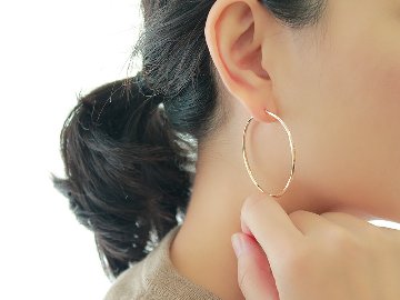 K18 Nejiriフープ ピアス 45mm