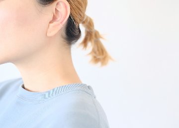 【片耳販売】 K18 ロープ イヤーカフ rph55573123の画像