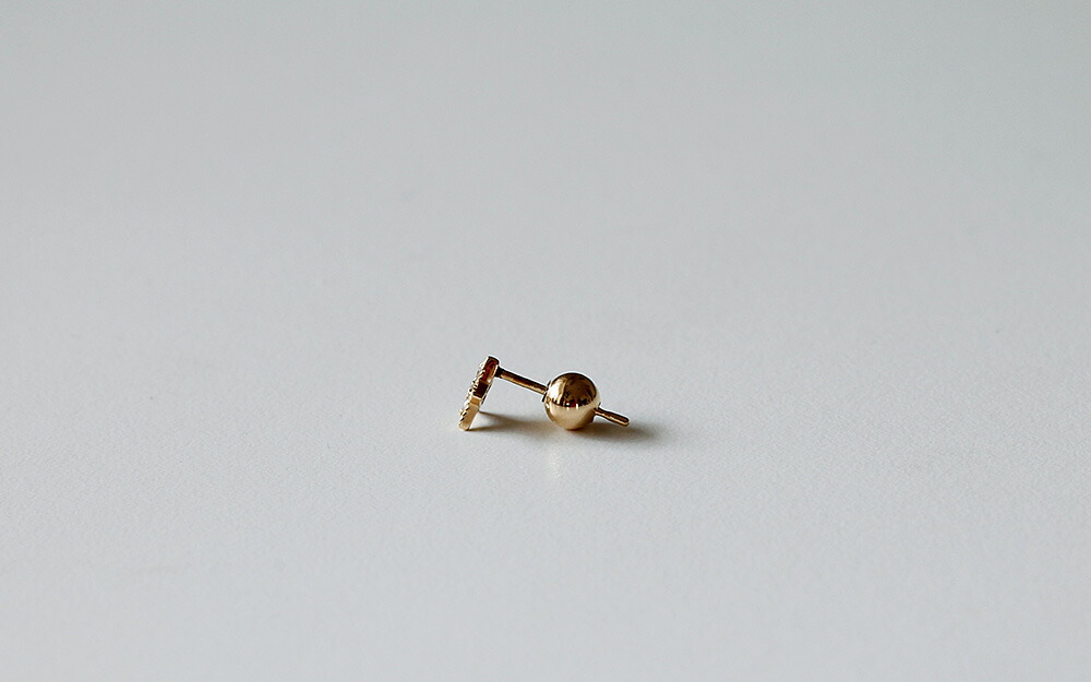 K18 ボール ピアスキャッチ 4mm rpaub9723の画像