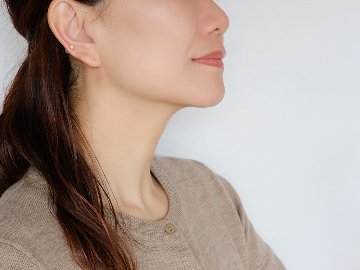 K18 スターダスト スタッド ピアス 4mm rpaub6923の画像