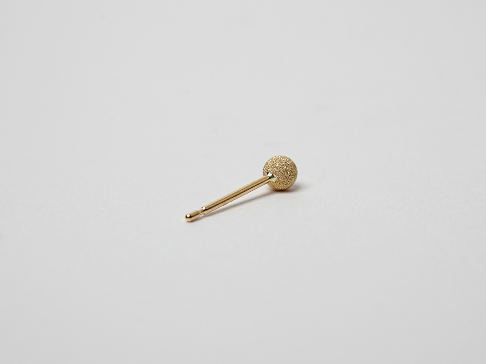 K18 スターダスト スタッド ピアス 3mm rpaub6823の画像