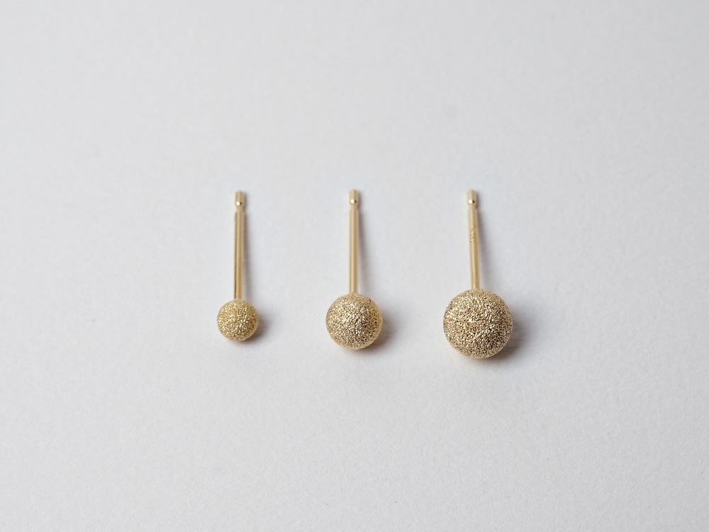 K18 スターダスト スタッド ピアス 3mm rpaub6823の画像
