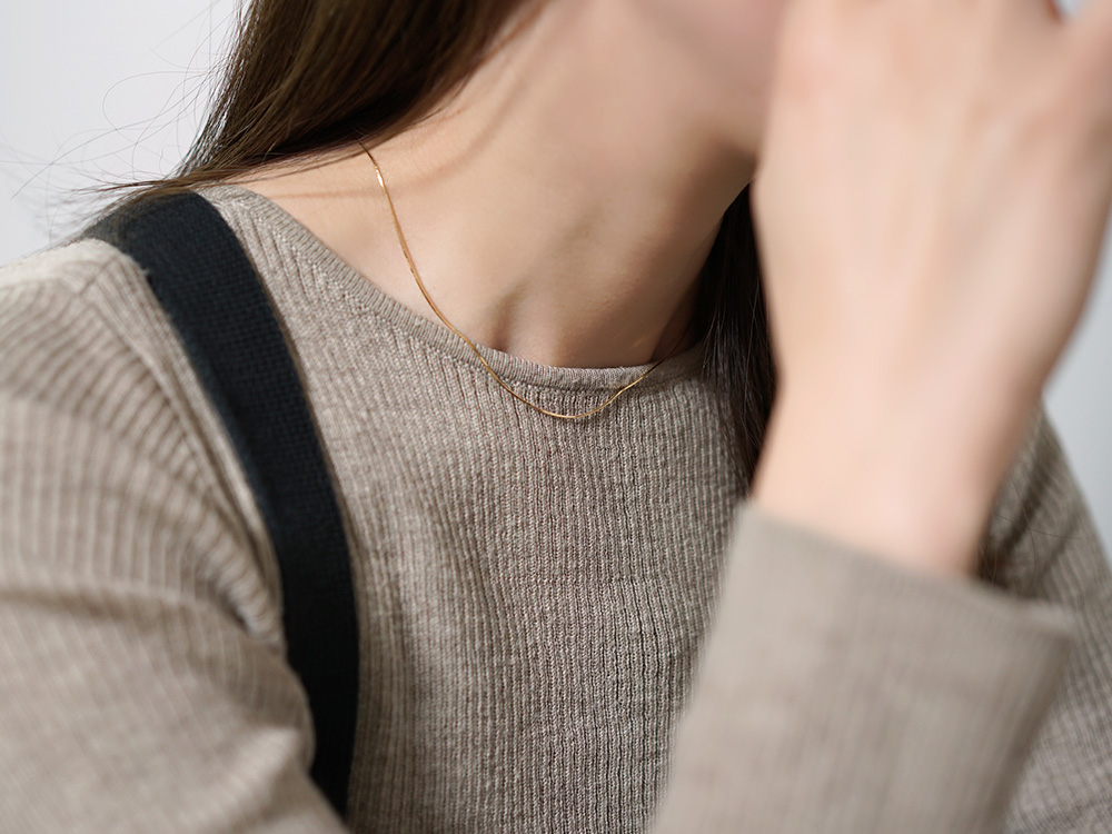 K18細めスネークチェーンホワイトゴールドネックレス　美品 1459K2501 K18細めスネークチェーンホワイトゴールドネックレス美品 1459K2501