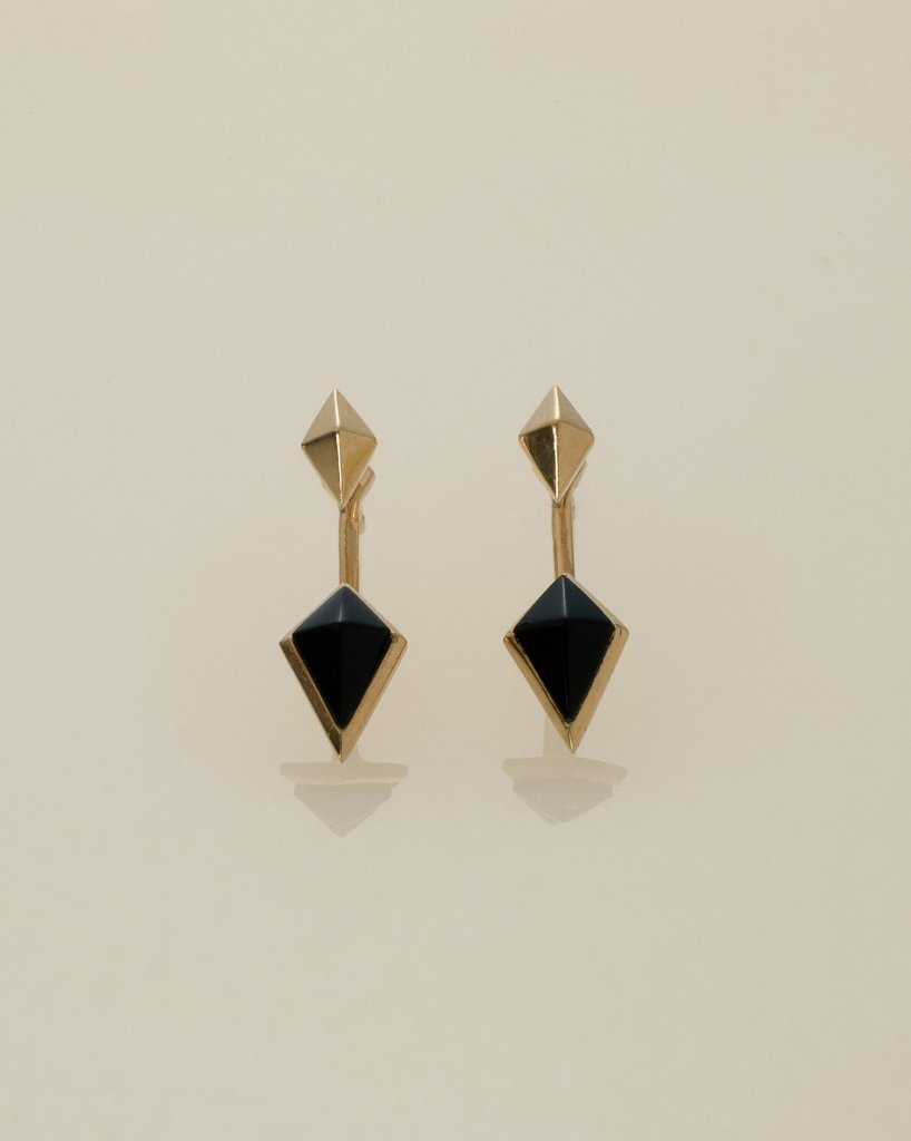 K10 K18 オニキス ダイヤシェイプ スタッドピアス vg23e1666aの画像