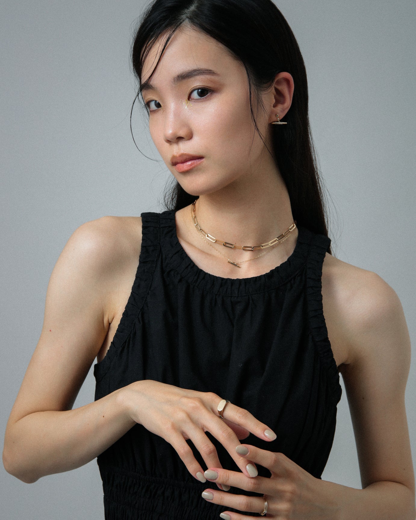 K10 ブラックダイヤ バー ピアス vg23e1568aの画像