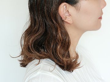 【片耳販売】 K18 ハニカム イヤーカフ rph43711423の画像