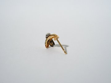 K18/Pt クロッシング コンビ ピアス rph43701923の画像