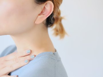 【片耳販売】 K18 ツイスト イヤーカフ rph55573023の画像