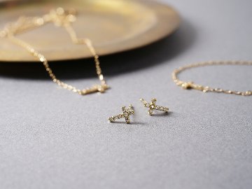 K18 ベイビー クロス ダイヤモンド ピアス rph45658623の画像