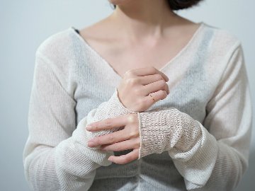 【片耳販売】 K18 リーネア イヤーカフ & リング 14mm rph15270623の画像