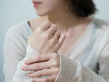 【片耳販売】 K18 リーネア イヤーカフ & リング 16mm rph15270423の画像