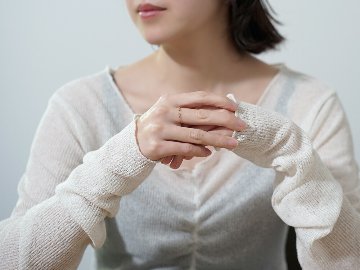 【片耳販売】 K18 リーネア イヤーカフ & リング 18mm rph15270223の画像