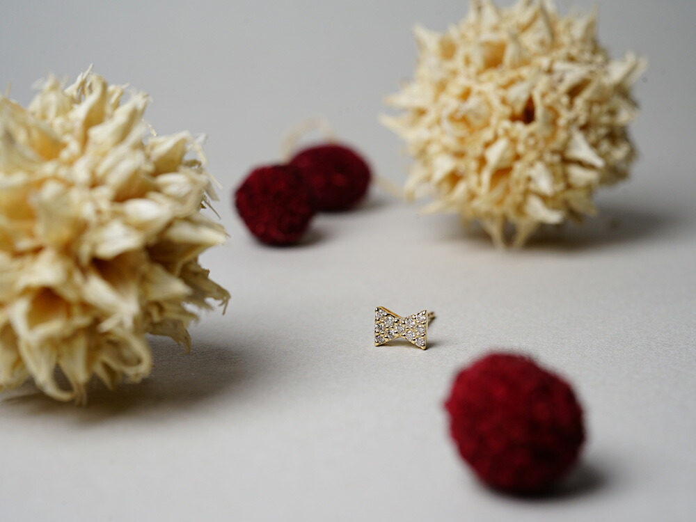 【片耳販売】 K18 リボンタイ ダイヤモンド ピアス rph46187723の画像