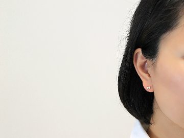 【片耳販売】 K18 リボンタイ ダイヤモンド ピアス rph46187723の画像