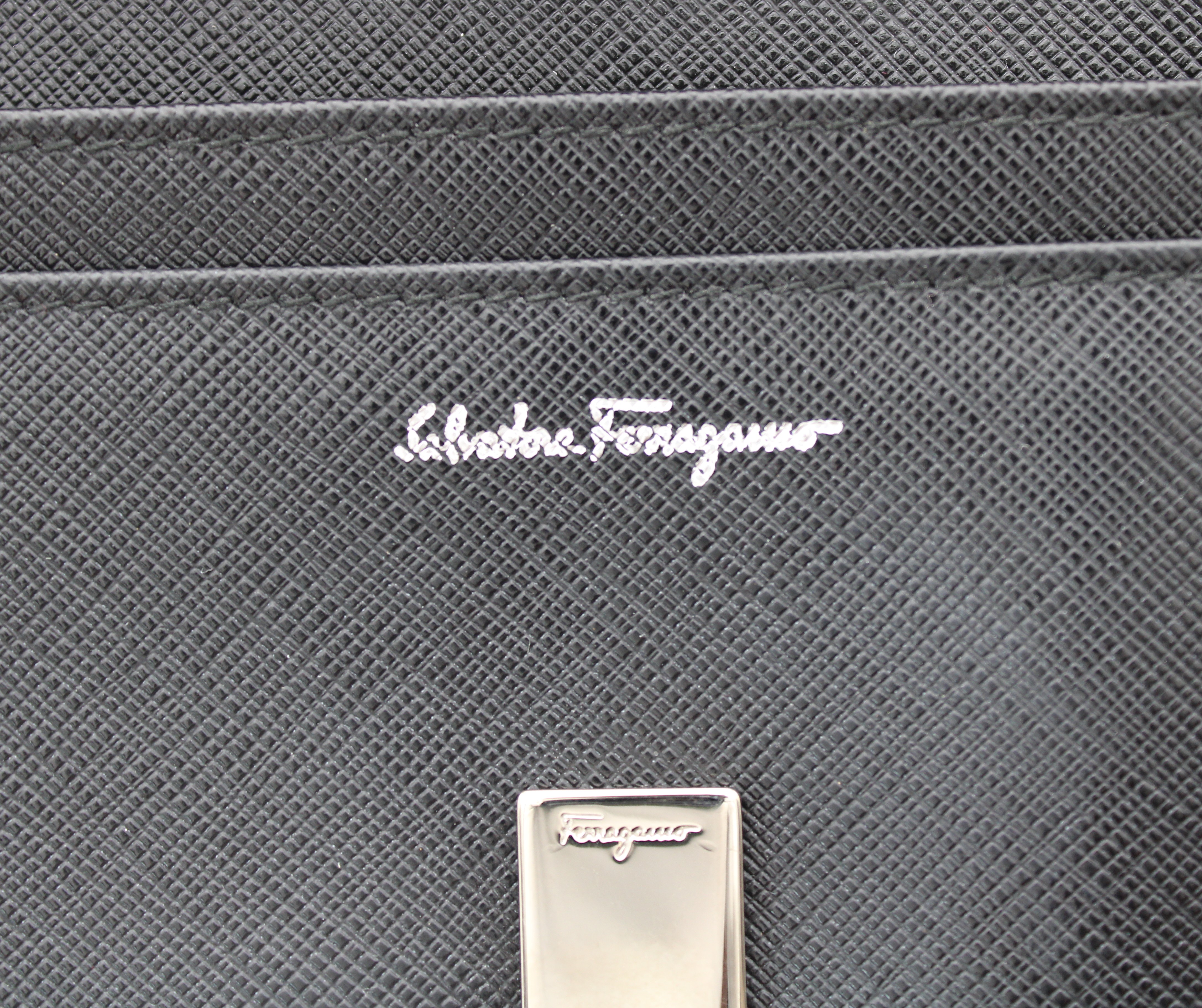Salvatore　Ferragamo　ジップ長財布　ブラックの画像