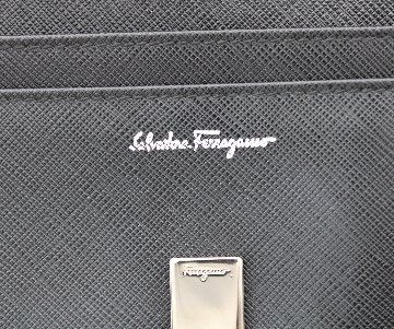Salvatore　Ferragamo　ジップ長財布　ブラックの画像