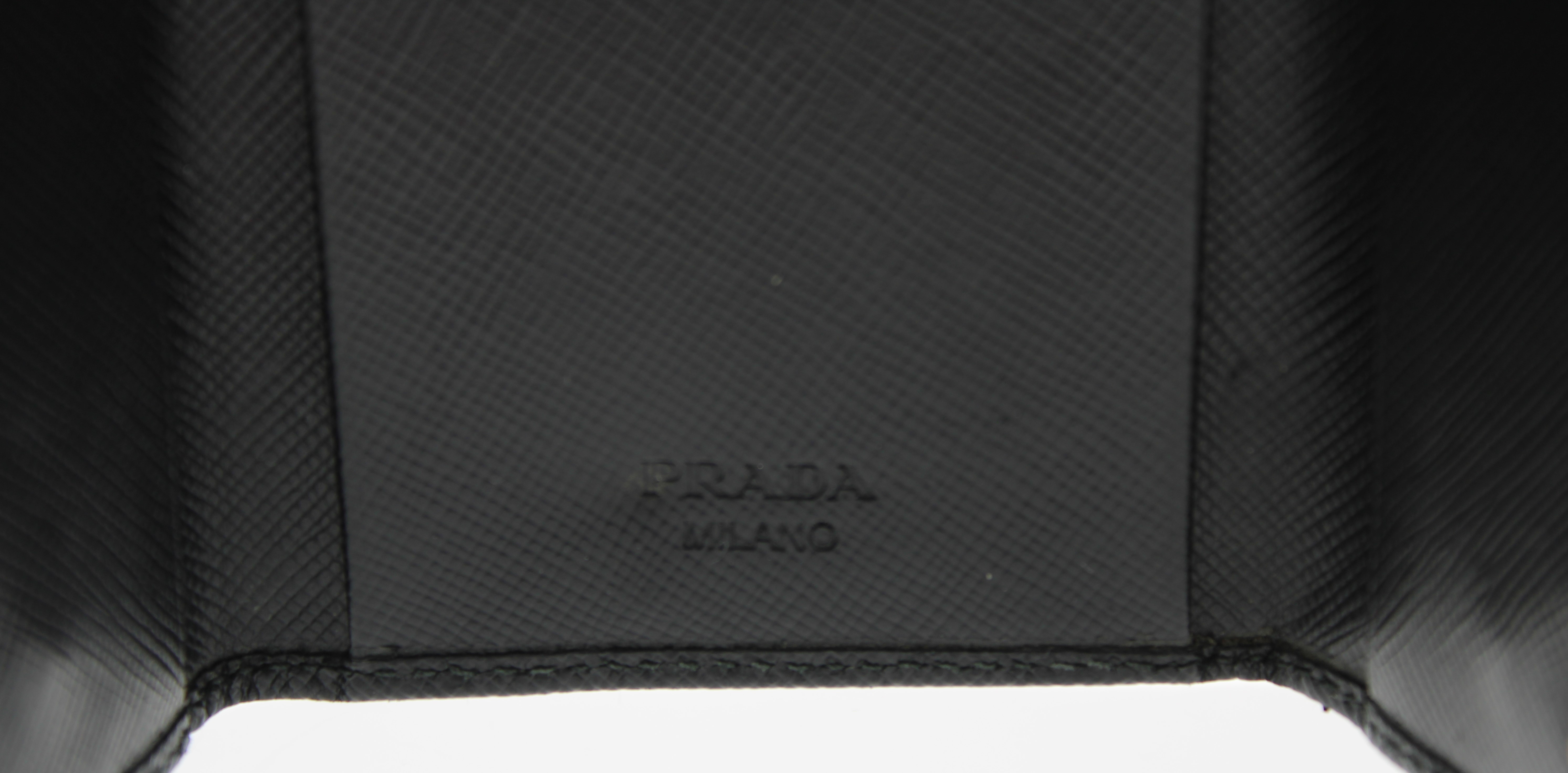 PRADA　6連キーケース　2M000025　ブラックの画像