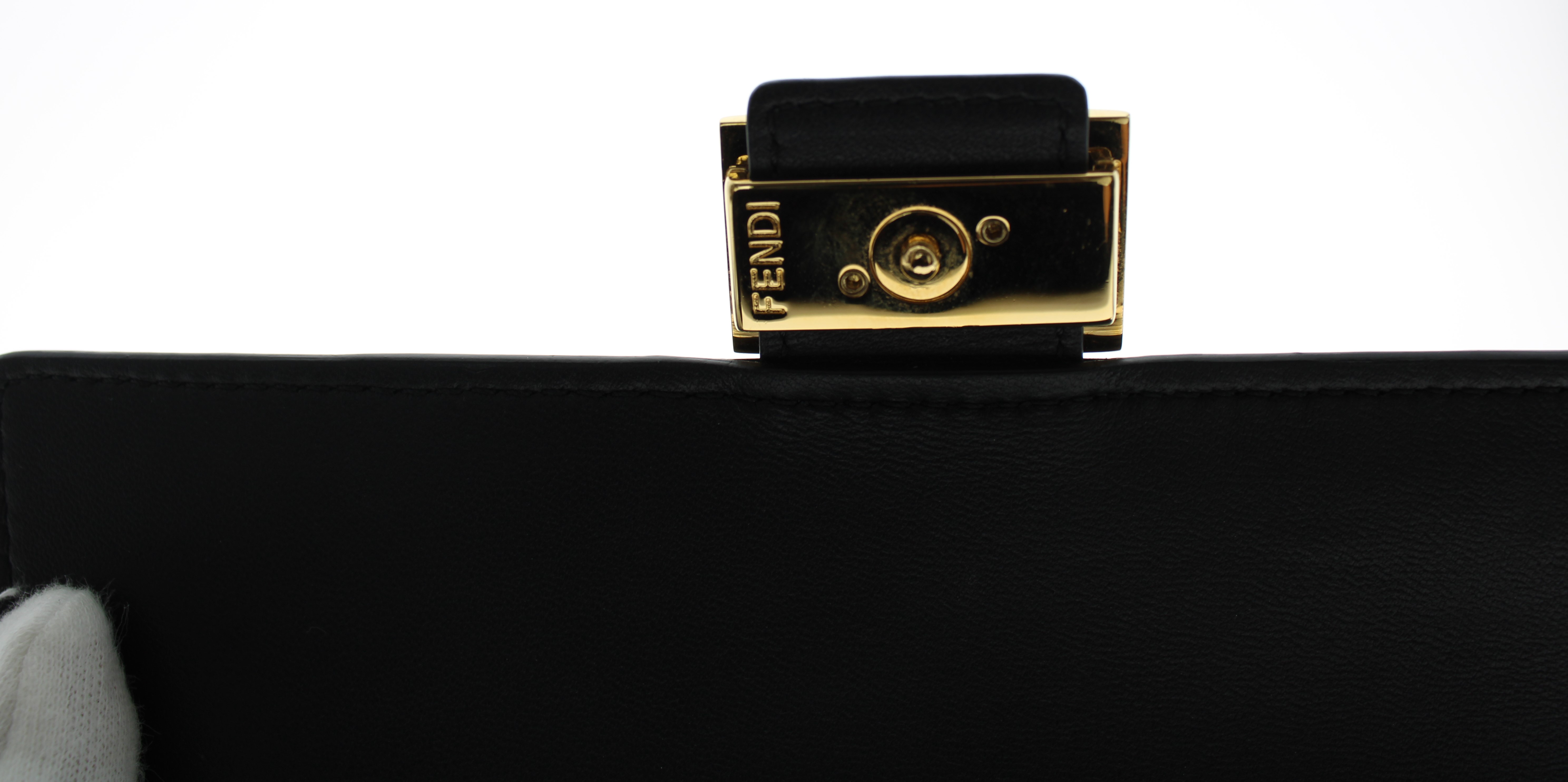 FENDI　二つ折り長財布　黒の画像