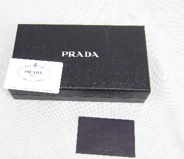 PRADA　ラウンド長財布の画像
