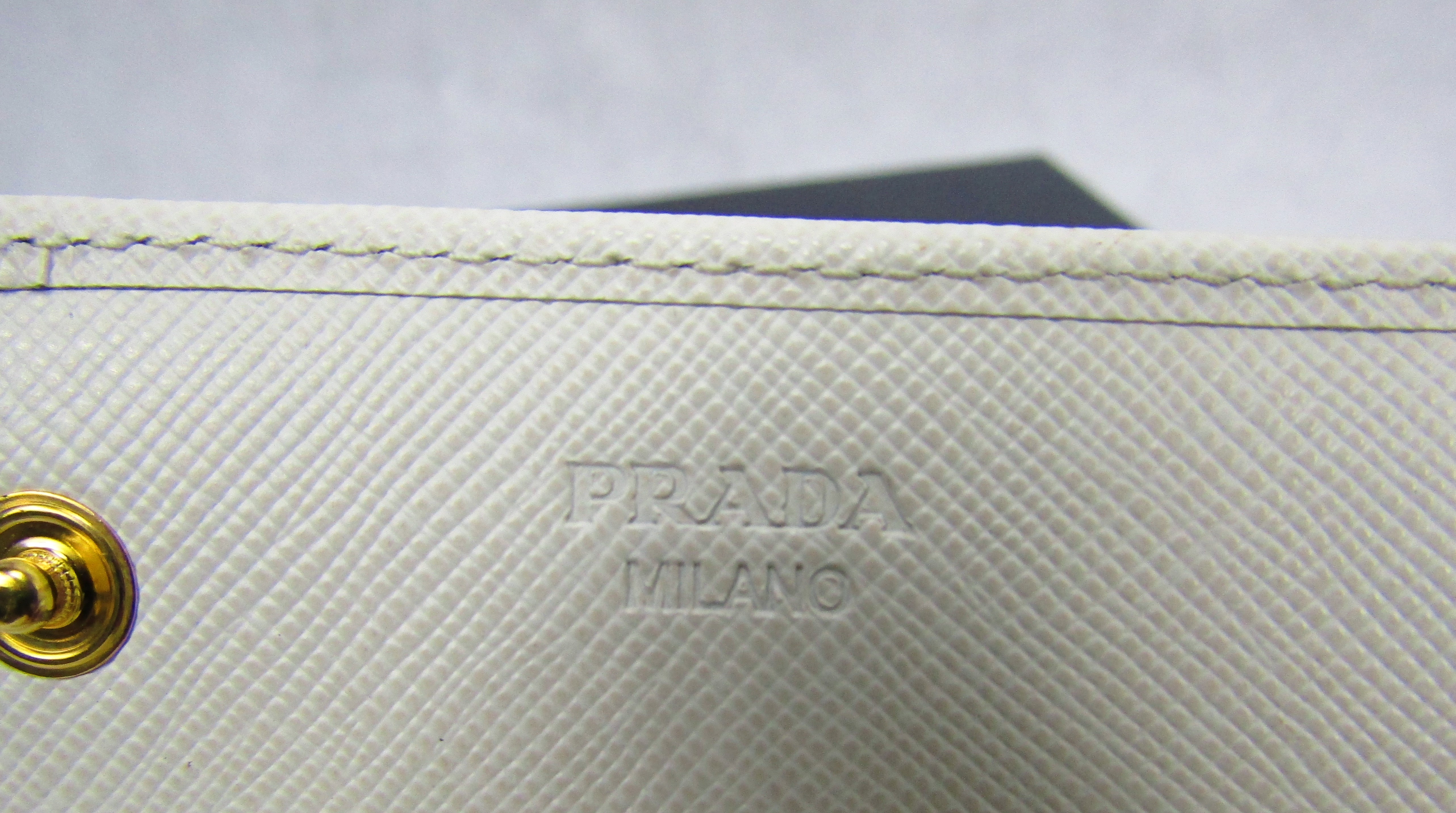 PRADA　長財布　ホワイトの画像