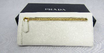 PRADA　長財布　ホワイトの画像