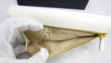 PRADA　長財布　ホワイトの画像
