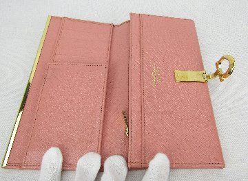 Salvatore　Ferragamo　ガンチーニ　ジップ長財布の画像