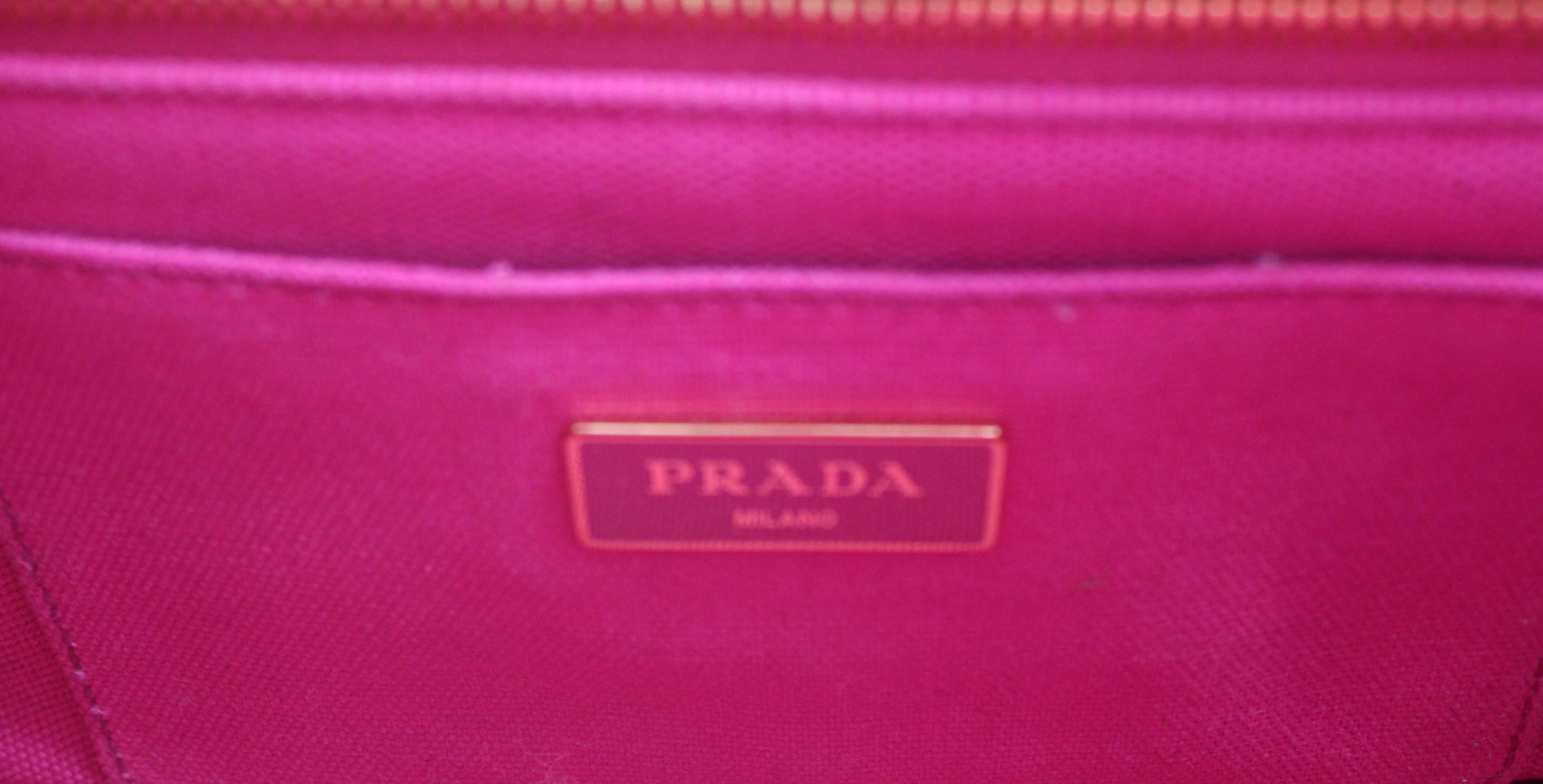 PRADA　カナパトートの画像