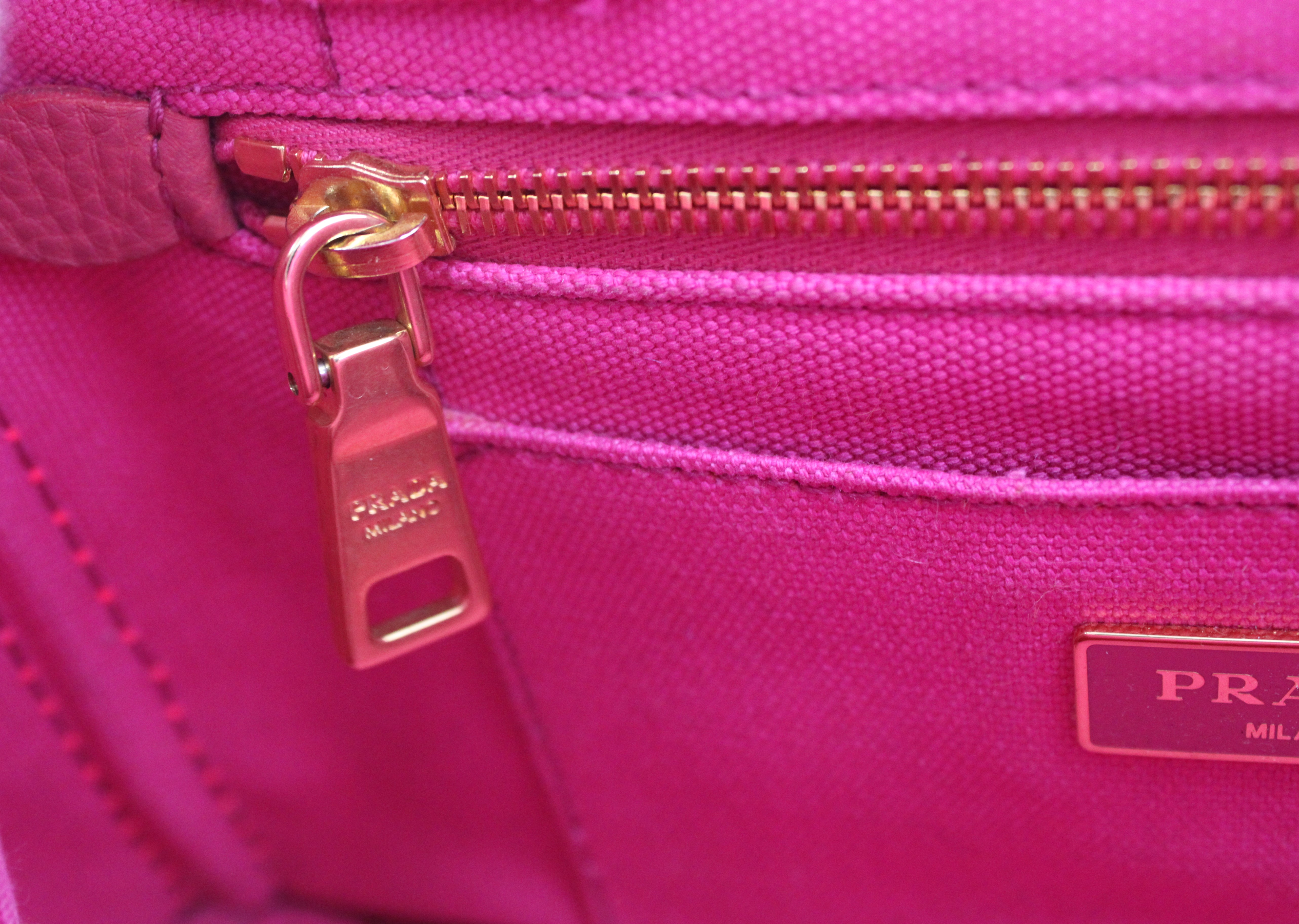 PRADA　カナパトートの画像