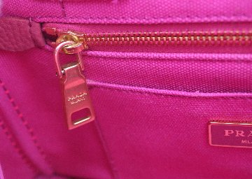 PRADA　カナパトートの画像