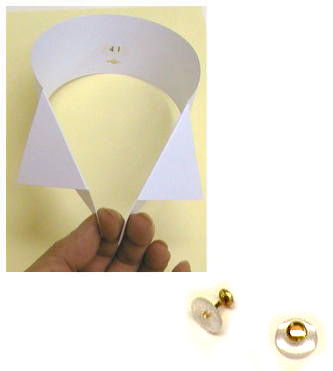 英国クリスアン社製カラー止めボタン（白に金色の金具）画像