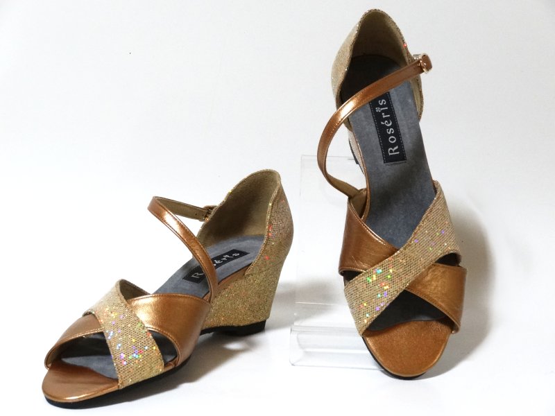 Roseris《エルフtown》　バリエーション◆ブロンズのウエッジソール　斜め1本ベルト　牛革×ラメ布　外履きシューズの画像