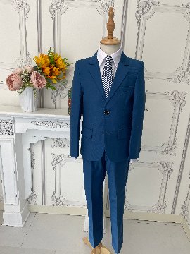 明るいネイビースーツの画像