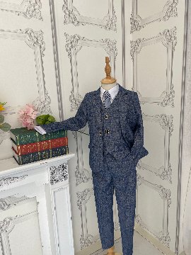 ネイビーチェック柄スーツの画像