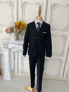 ブラックスーツの画像