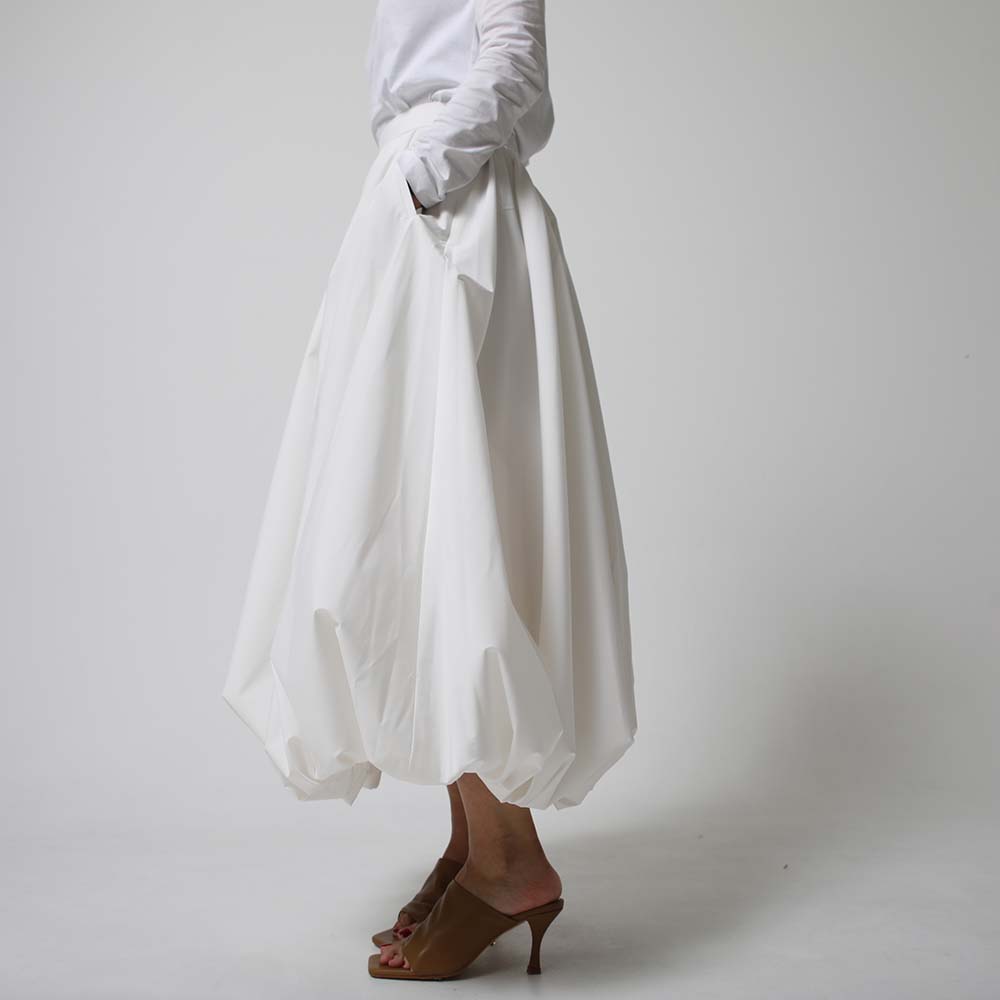 SHE Tokyo ホワイトバルーンスカートサイズは36です