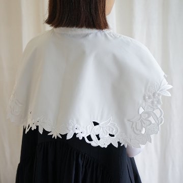 Daisy embroidery white画像