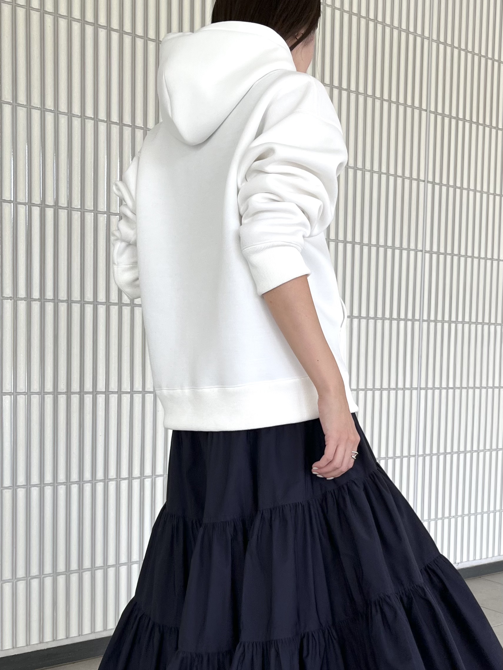 Elle white画像