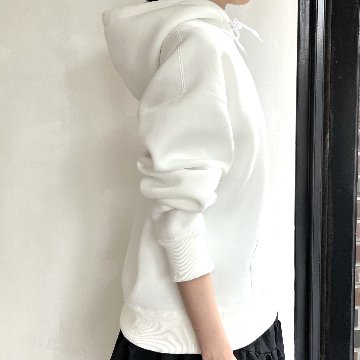 Elle white画像