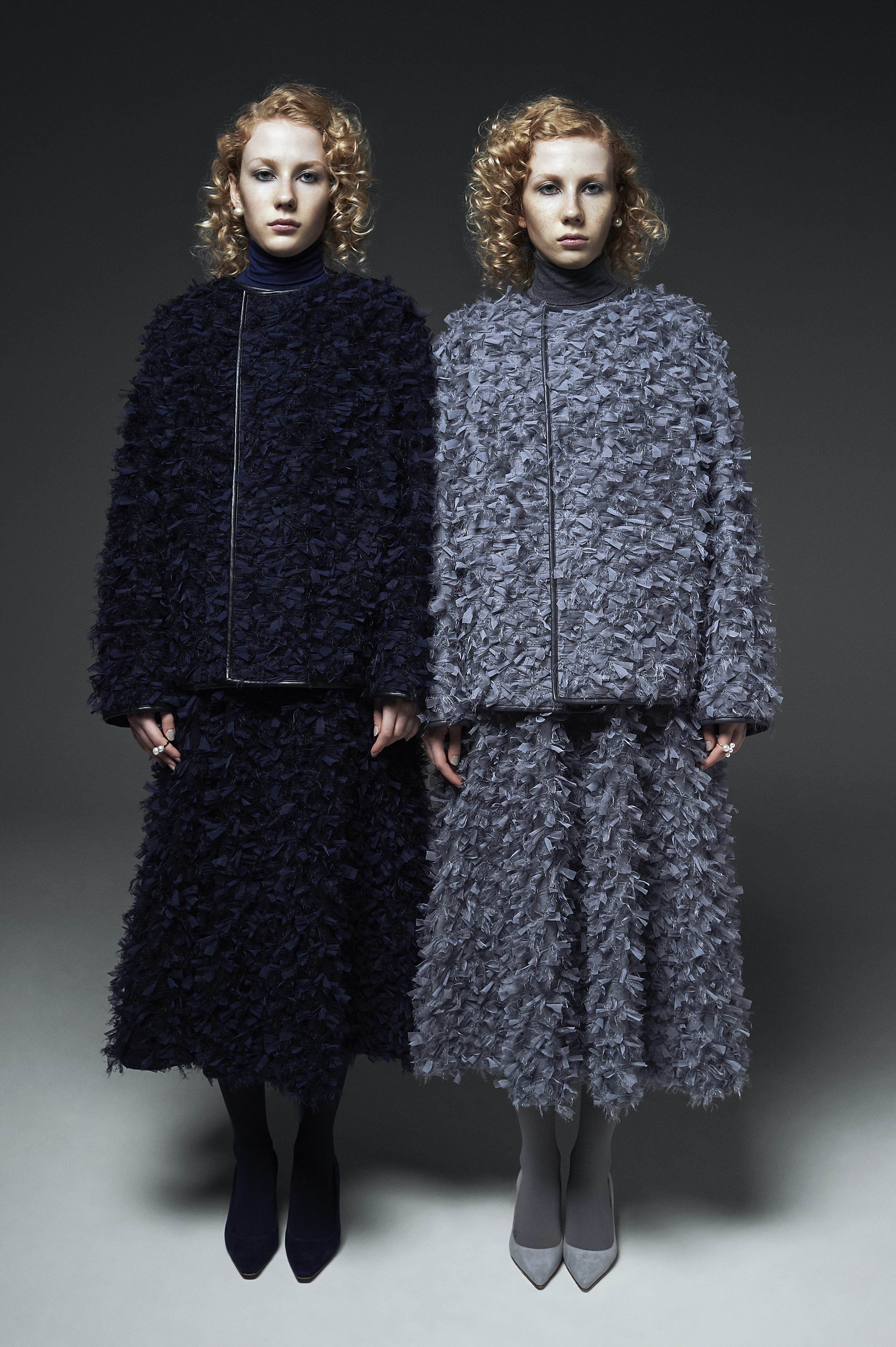 Elliy Feather Navyの画像